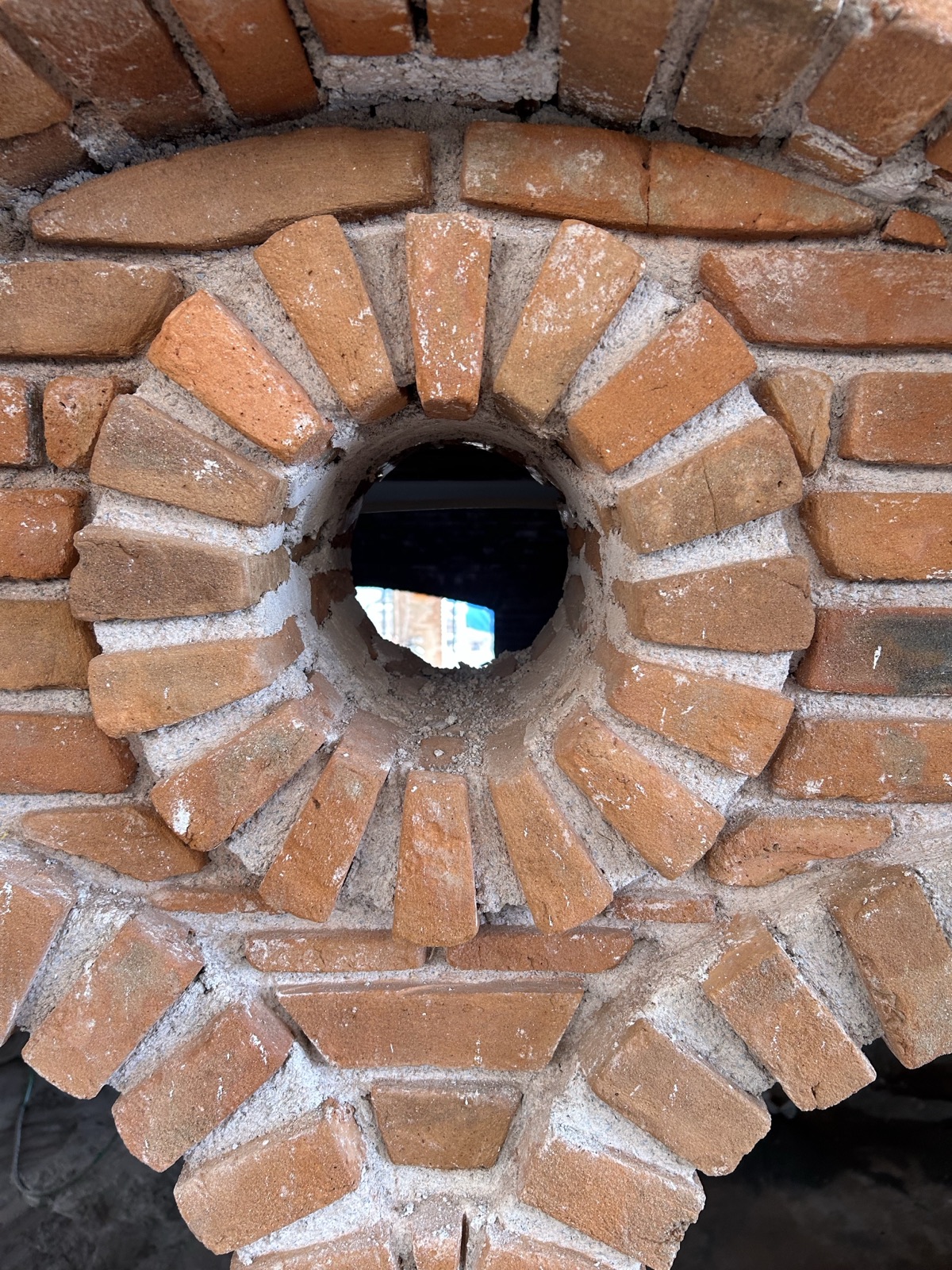Tuğla kemer örgüsünün yakın planı
